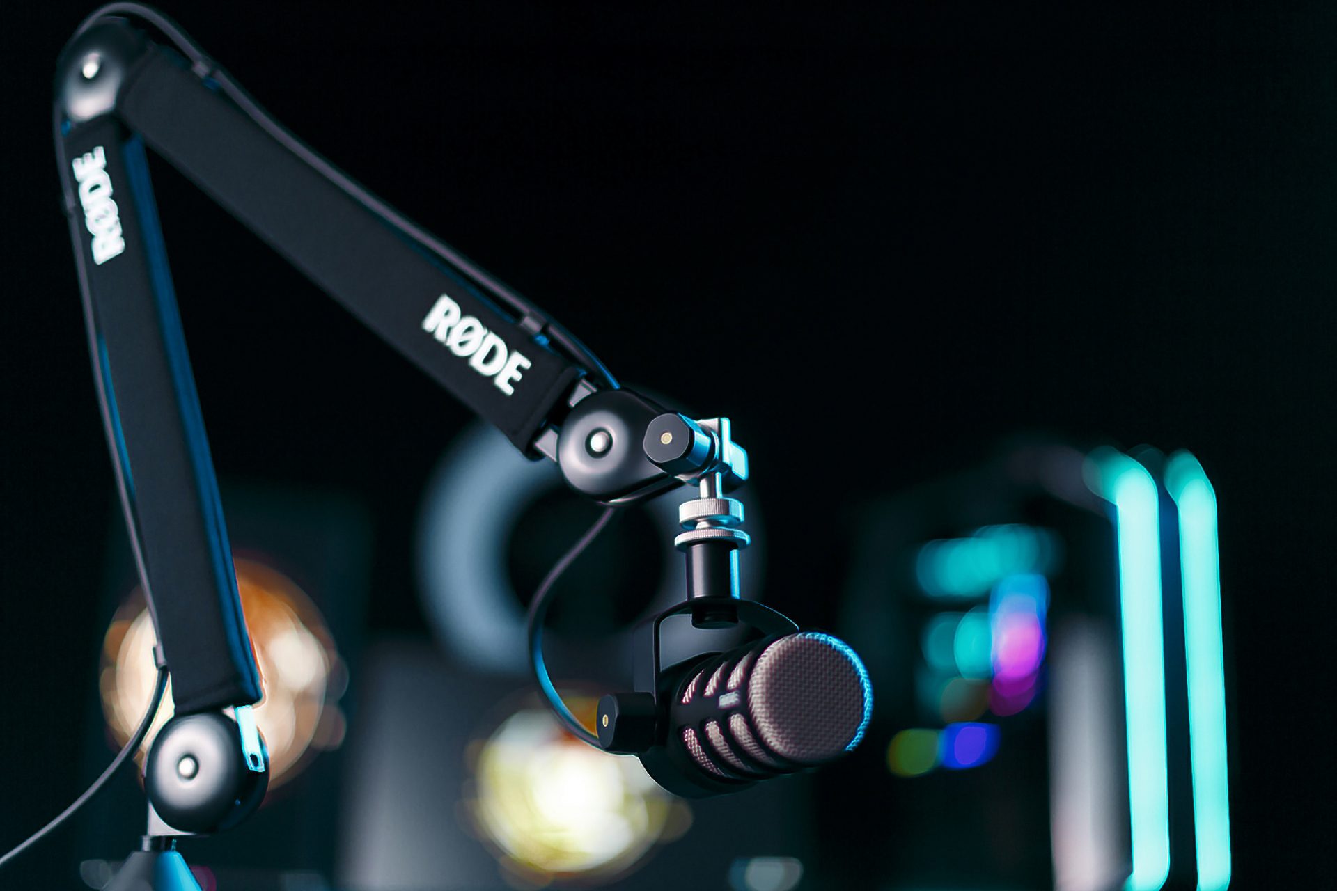 Rode’s PSA1+ say arm works with little mics and cameras too