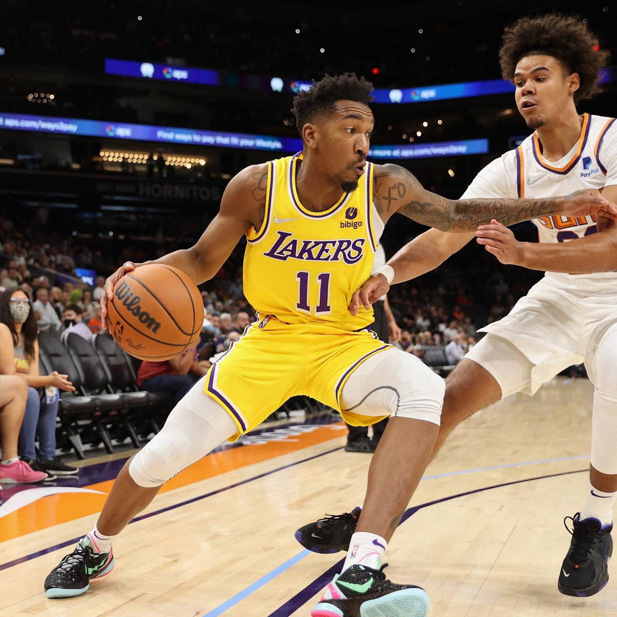 NBA Preseason Giving Lakers Clues on How to Produce Unusual Initiating Lineup