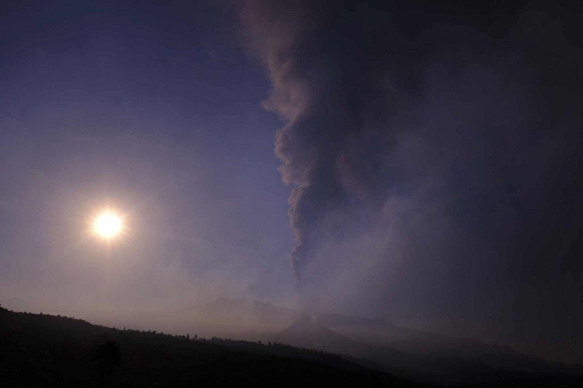 Spanish volcano eruption shuts airport, house restful ‘irritating’