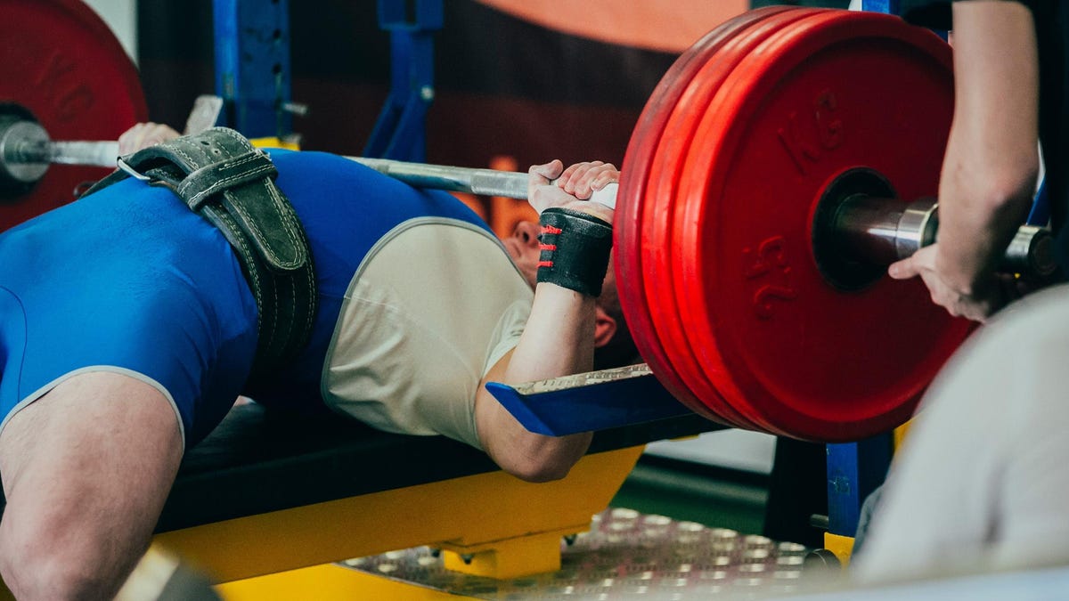 Is It Cheating to Arch Your Lend a hand When You Bench Press?