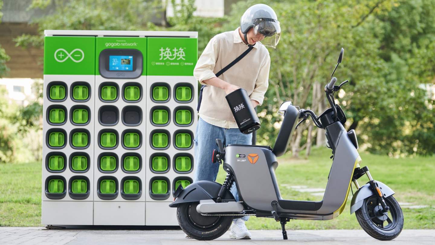Gogoro starts battery swaps in its perfect – and hardest – market but