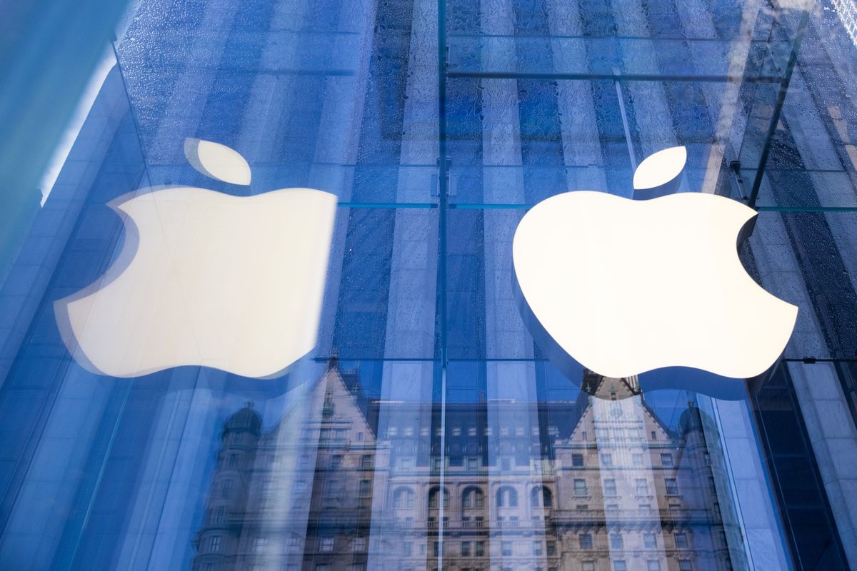 Ex-Apple Employee Files Labor Criticism Over Tim Cook dinner Anti-Leak Memo (AAPL)