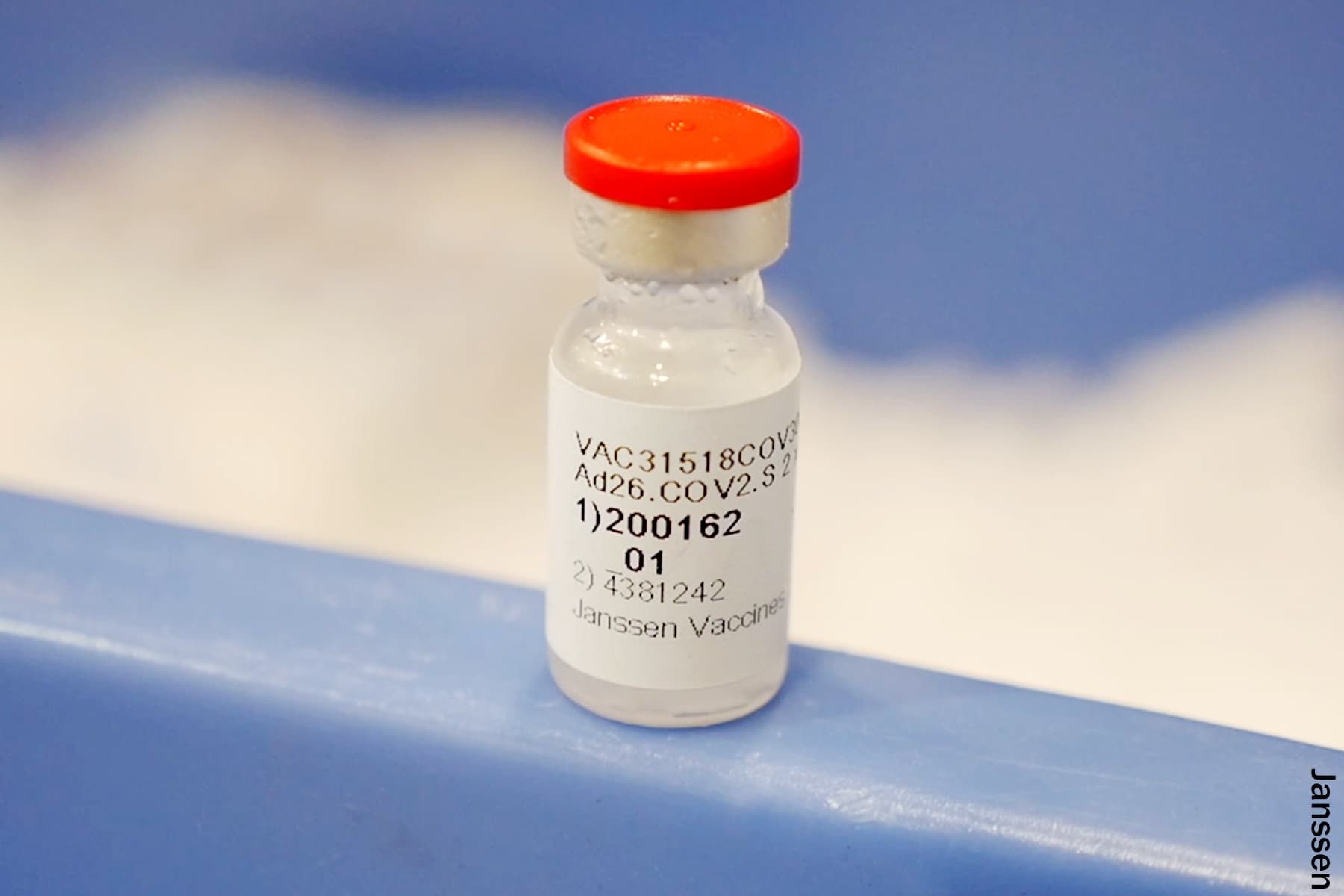 FDA Panel Backs 2nd Shot for These Who Purchased J&J Vaccine