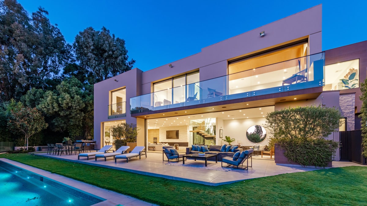 Lakers’ Jesse Buss Lists L.A. Mansion For $11 Mil, On LeBron’s Motorway