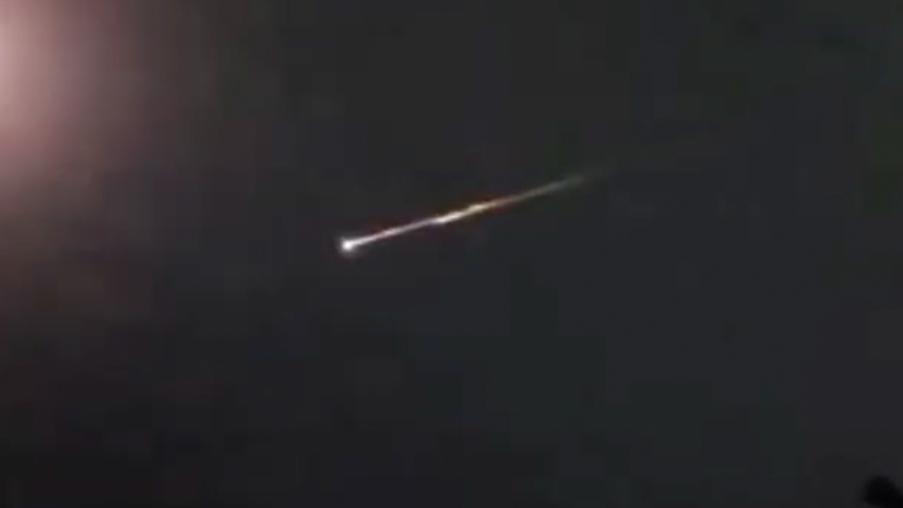 Failed Russian gape satellite falls to Earth in incandescent fireball (video)